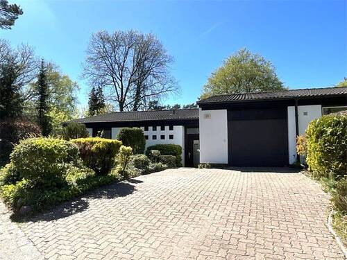 Ansicht Straße - Gepflegte und helle Bungalowhälfte, ca. 170,00 m² Wohnfläche, ca. 667,00 m² Grundstück in Ehestorf