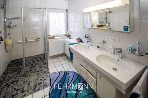 Erdgeschoss Badezimmer - 