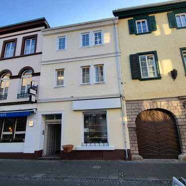Frontansicht - Wohn- und Geschäftshaus - 450.000,00 EUR Kaufpreis, ca.  180,00 m² Wohnfläche