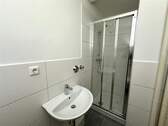 Badezimmer mit Dusche - 