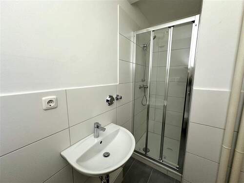 Badezimmer mit Dusche - 