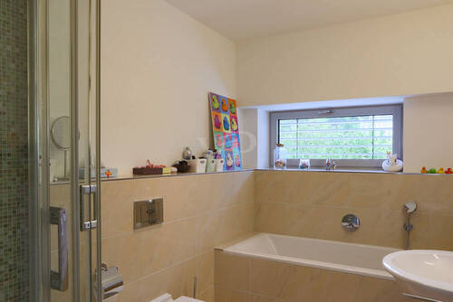 1. Etage Separates Bad - 