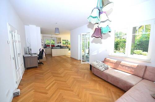 Wohnzimmer - 4 Zimmer Etagenwohnung zum Kaufen in Berlin