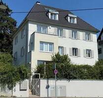 Top ausgestattete 3 Zimmer Wohnung in Halbhöhenlage mit Weitblick, 2 Balkonen und Garage - Stuttgart