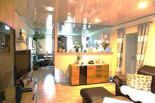 Blick vom Wohnzimmer in den offenen Küchenbereich.JPG - *** Exklusive 4 Zimmer, Küche, Badwohnung mit Balkon in ruhiger Lage Lohfelden zu verkaufen