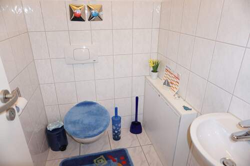 Blick von der Küche ins Wohnzimmer - 
