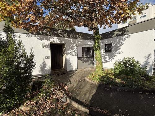 Vorderansicht - WINKEL-BUNGALOW MIT GRO?ZÜGIGEN WOHNEN AUF EINER EBENE