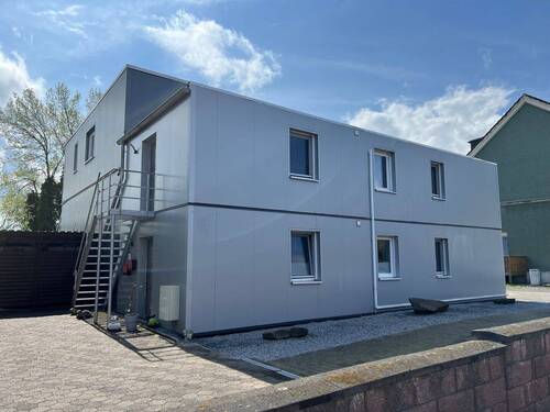 Vorder-/Seitenansicht - *REDUZIERT* Vielseitiges Immobilienensemble mit Halle, moderner Hauptwohnung und zwei vermieteten Wohneinheiten - eine seltene Gelegenheit mit Potenzi