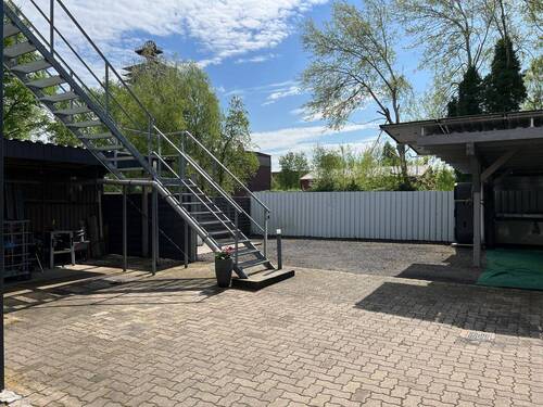 Hof_Treppenaufgang - 