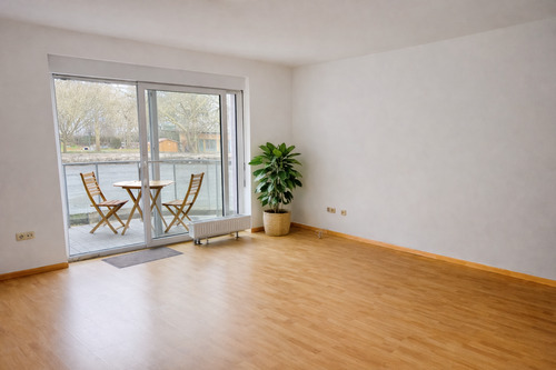 Wohnzimmer mit Südbalkon - 3 Zimmer Etagenwohnung zur Miete in Northeim