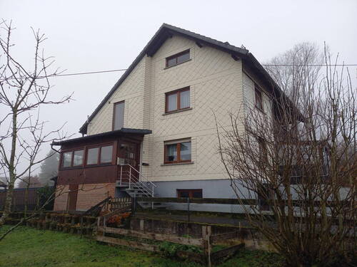 Vorderseite Hauseingang - 7 Zimmer Einfamilienhaus in Neustadt