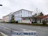 Straßenansicht von Westen - 2 Zimmer Etagenwohnung zum Kaufen in Zeulenroda-Triebes