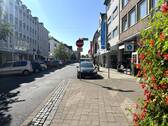 Blick in die Straße - Modernes Wohn- und Geschäftshaus im Zentrum von 52349 Düren