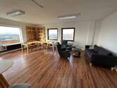 1.jpg - Helles Büro mit TG-Stellplätzen in Toplage – Endetage mit Weitblick