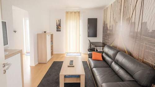 Dachgeschoss - Esszimmer (per KI aufgeräumt) - 