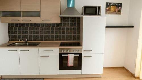 Dachgeschoss - Küche (per KI aufgeräumt) - 