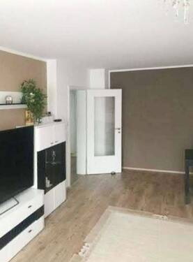 1 Wohnzimmer.jpg - Modernisierte 3-Zimmer-Wohnung mit Balkon