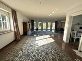 Esszimmerbereich mit Blick zum Wohnzimmer - 