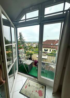 Blick zum Balkon - Etagenwohnung mit 55,50 m² in Radebeul zum Kaufen
