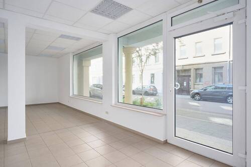 Schaufensterfront von innen - Büro in Leipzig