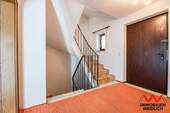 Eingang und Treppenhaus im Erdgeschoss - 