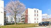 Außenansicht- (KI unterstützt) - Frühling in der Endetage - 1.279,00&nbsp;EUR Kaltmiete, ca.&nbsp; 94,90&nbsp;m&sup2;&nbsp;Wohnfl&auml;che