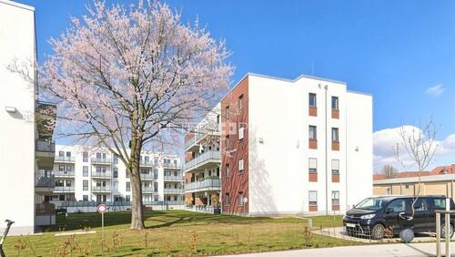 Außenansicht- (KI unterstützt) - Frühling in der Endetage - 1.279,00&nbsp;EUR Kaltmiete, ca.&nbsp; 94,90&nbsp;m&sup2;&nbsp;Wohnfl&auml;che