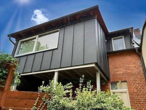 Rückseite mit Wintergarten - 1 Zimmer Mehrfamilienhaus, Wohnhaus in Auerbach