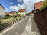 Grundstückszufahrt - 4 Zimmer Einfamilienhaus in Kyffhäuserland