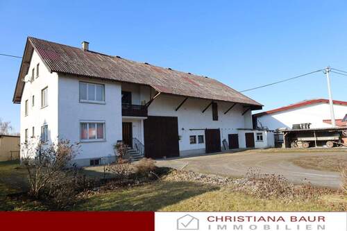 Hofansicht - PLATZ ZUM ENTFALTEN: Bauernhaus mit Hof, Schömberg