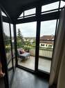 Blick zum Balkon - Wohnzimmer, Modern - (KI generiert) - 