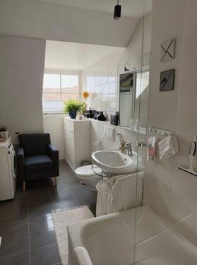 Bad - Wohnzimmer, Modern - (KI generiert) - 