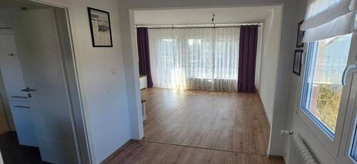 Wohnzimmer - Helle 3-Zimmer-Wohnung mit Garten, Balkon & Wallbox