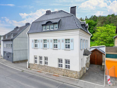 Straßenansicht - Viel Platz zum Leben & Arbeiten: Haus mit Garten, Hof & Werkstatt
