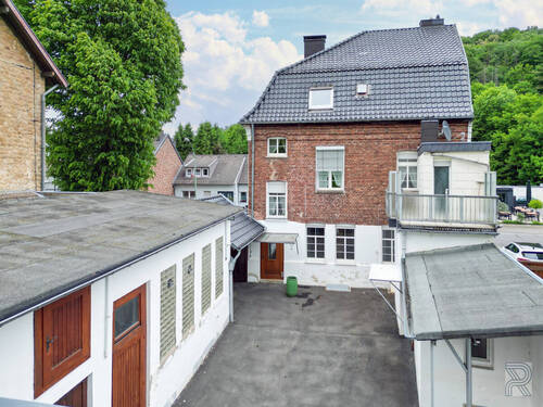 Hofansicht - Einfamilienhaus mit 249,40 m² in Stolberg (Rheinland) zum Kaufen