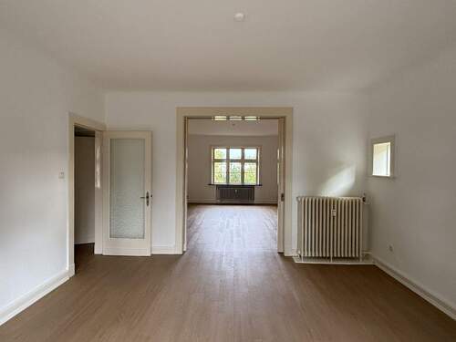 Schiebetür zwischen Wohn- und Esszimmer - Etagenwohnung mit 123,00 m² in Uetersen zur Miete