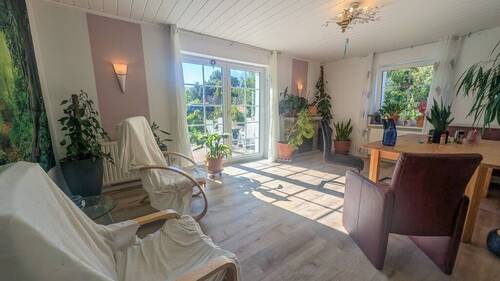 Wohnbereich mit Zugang zur Terrasse - 