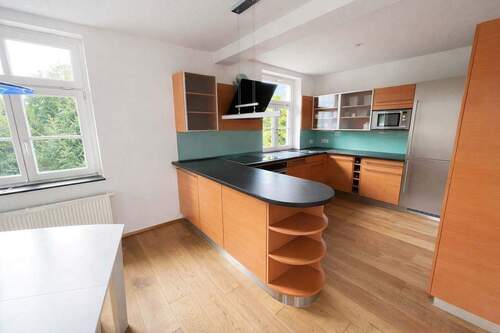 mit Einbauküche - 5 Zimmer Etagenwohnung in Dresden