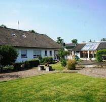Ca 2.500 QM Grdst Areal mit großzügige EG Wohnung, Garage u div. Nebenflächen GESAMT ca. 240 QM - Visbek