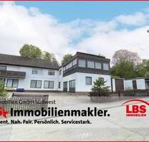 Wohnhaus mit Lager, PV + 4 Garagen auf 3.000 m² Grundstück - Schwenningen