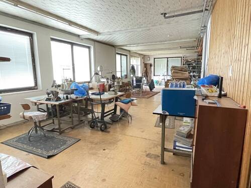 120 m² beheizbarer Lagerraum - 9 Zimmer Einfamilienhaus zum Kaufen in Schwenningen