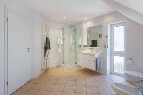 Bad mit Badewanne - 
