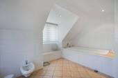 Bad mit Badewanne - 