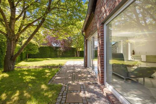 seitlicher Garten - 5 Zimmer Einfamilienhaus in Neuss