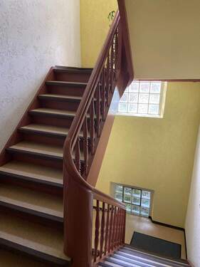 Treppenhaus 1.OG - 4 Zimmer Etagenwohnung in Zirndorf