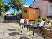 Terrasse mit Gartenhaus.jpg - 
