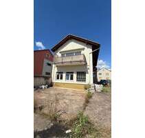 Rarität am Main: 4-Familienhaus mit Hallen & großem Bauplatz - Karlstein am Main Großwelzheim