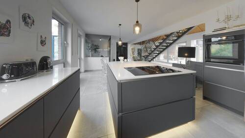 Hochwertige Einbauküche mit Blick in den Wohn-/ Essbereich - 6 Zimmer Einfamilienhaus zum Kaufen in Uelzen / Groß Liedern