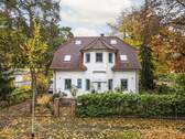 Straßenansicht - Traumhaus für eine große Familie in bester Lage im Villenviertel Kleinmachnow