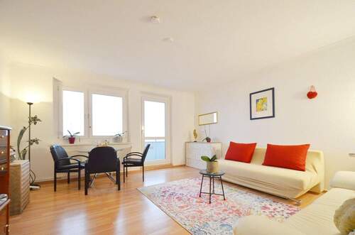 geräumiger Wohnbereich - 1 Zimmer Etagenwohnung zum Kaufen in Rostock